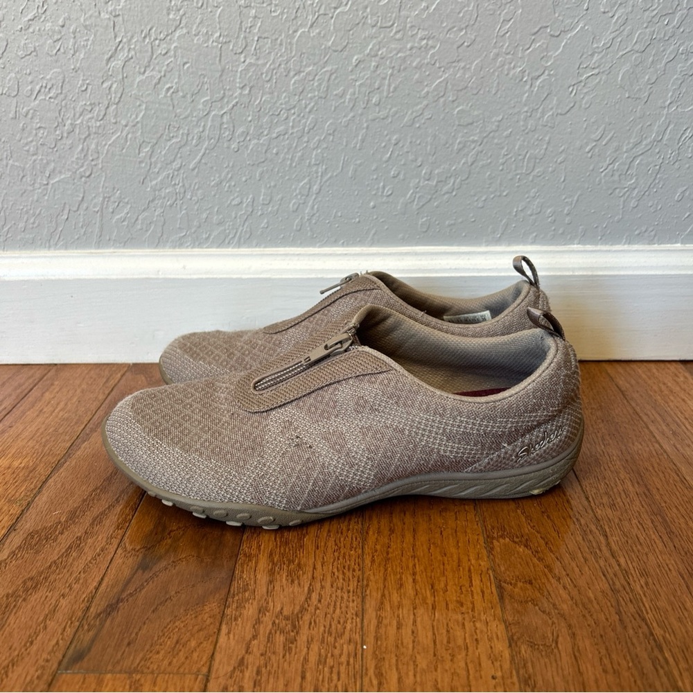 Skechers Breathe Easy Brisk Fleet Slip On Shoes Loafers Women’s Size 6.5 Taupe